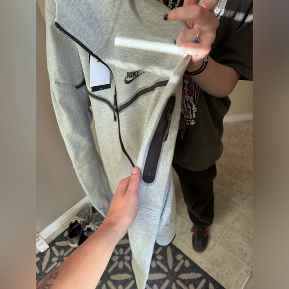 Grey nike tech size medium - Picture 5 of 5